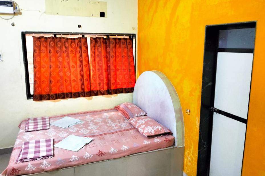 rooms-at-hotel-malvan-beach
